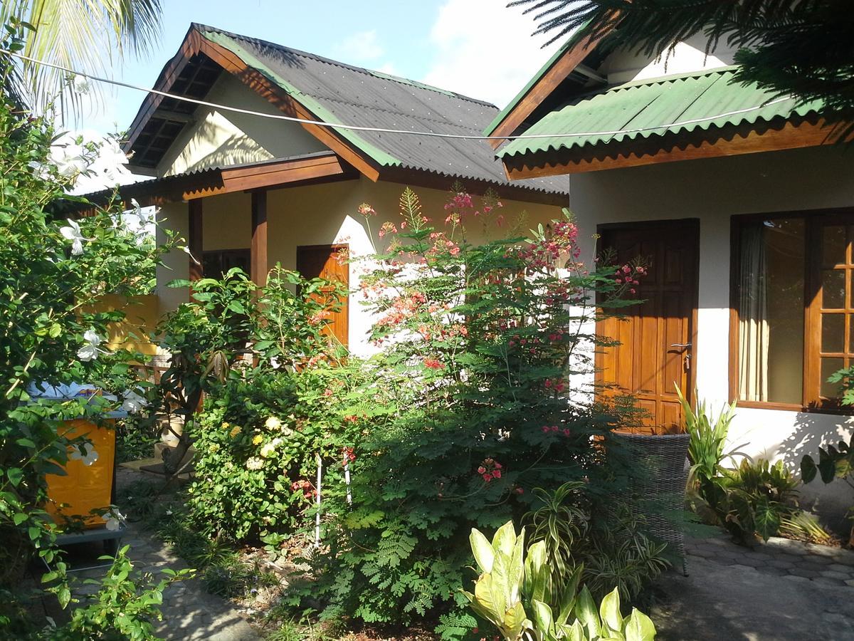 Arnel Bungalows Senggigi Exterior foto